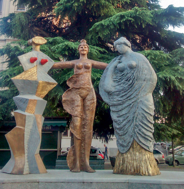 Skulpture na „Piazzi Piemonte“ - Milano